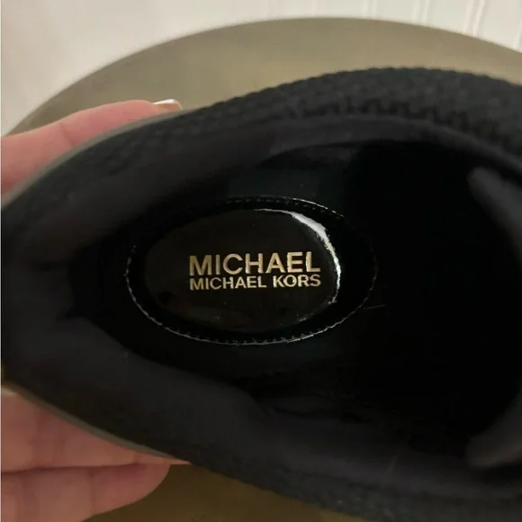 Michael Kors sneakers women’s size 9 1/2 black w/gold  & snake skin design - Picture 4 of 6